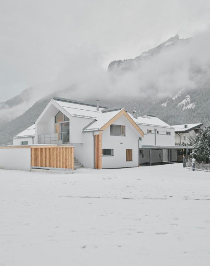 Urban Mountain Chalet With Lake View マウラッハ エクステリア 写真