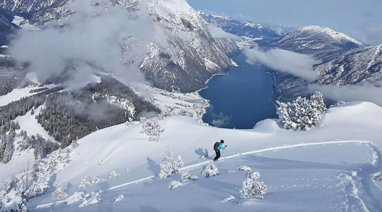 Urban Mountain Chalet With Lake View マウラッハ エクステリア 写真