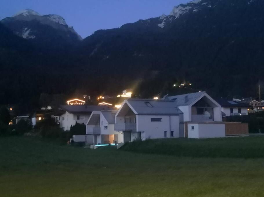 Urban Mountain Chalet With Lake View マウラッハ エクステリア 写真