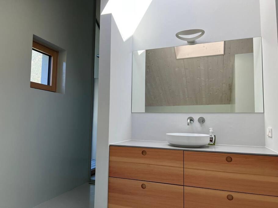 Urban Mountain Chalet With Lake View マウラッハ エクステリア 写真