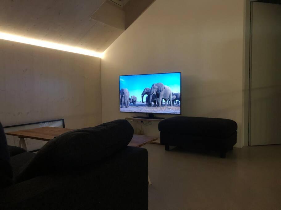 Urban Mountain Chalet With Lake View マウラッハ エクステリア 写真