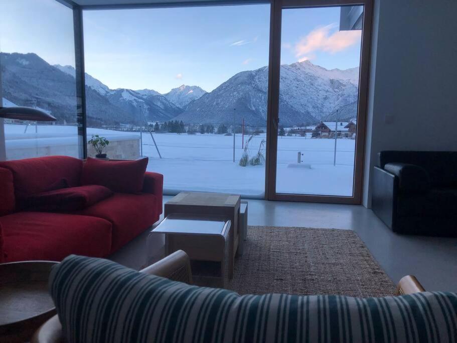 Urban Mountain Chalet With Lake View マウラッハ エクステリア 写真