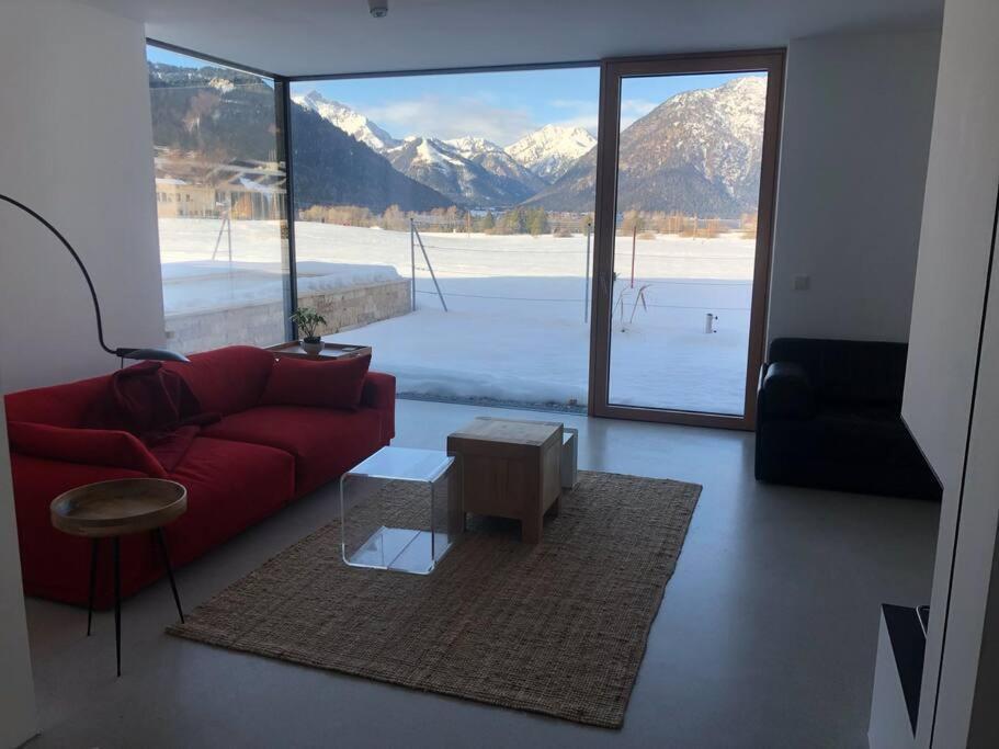 Urban Mountain Chalet With Lake View マウラッハ エクステリア 写真
