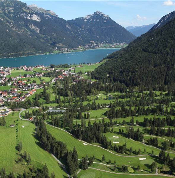 Urban Mountain Chalet With Lake View マウラッハ エクステリア 写真