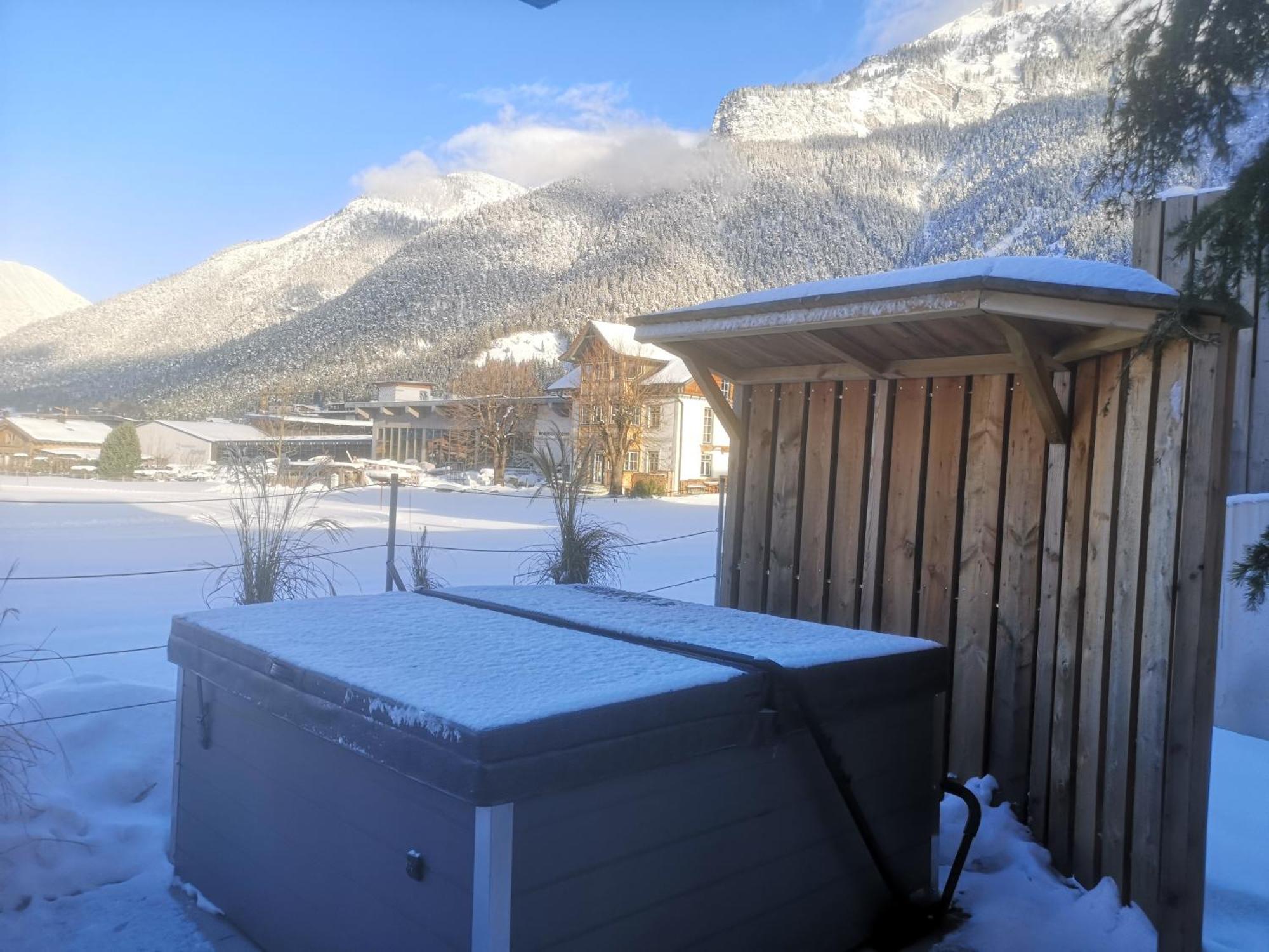 Urban Mountain Chalet With Lake View マウラッハ エクステリア 写真