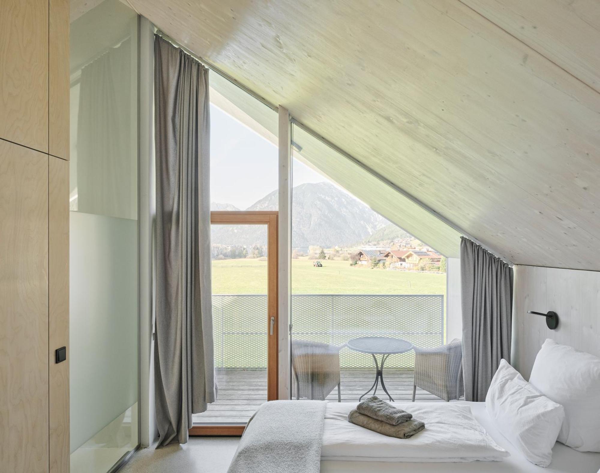 Urban Mountain Chalet With Lake View マウラッハ エクステリア 写真