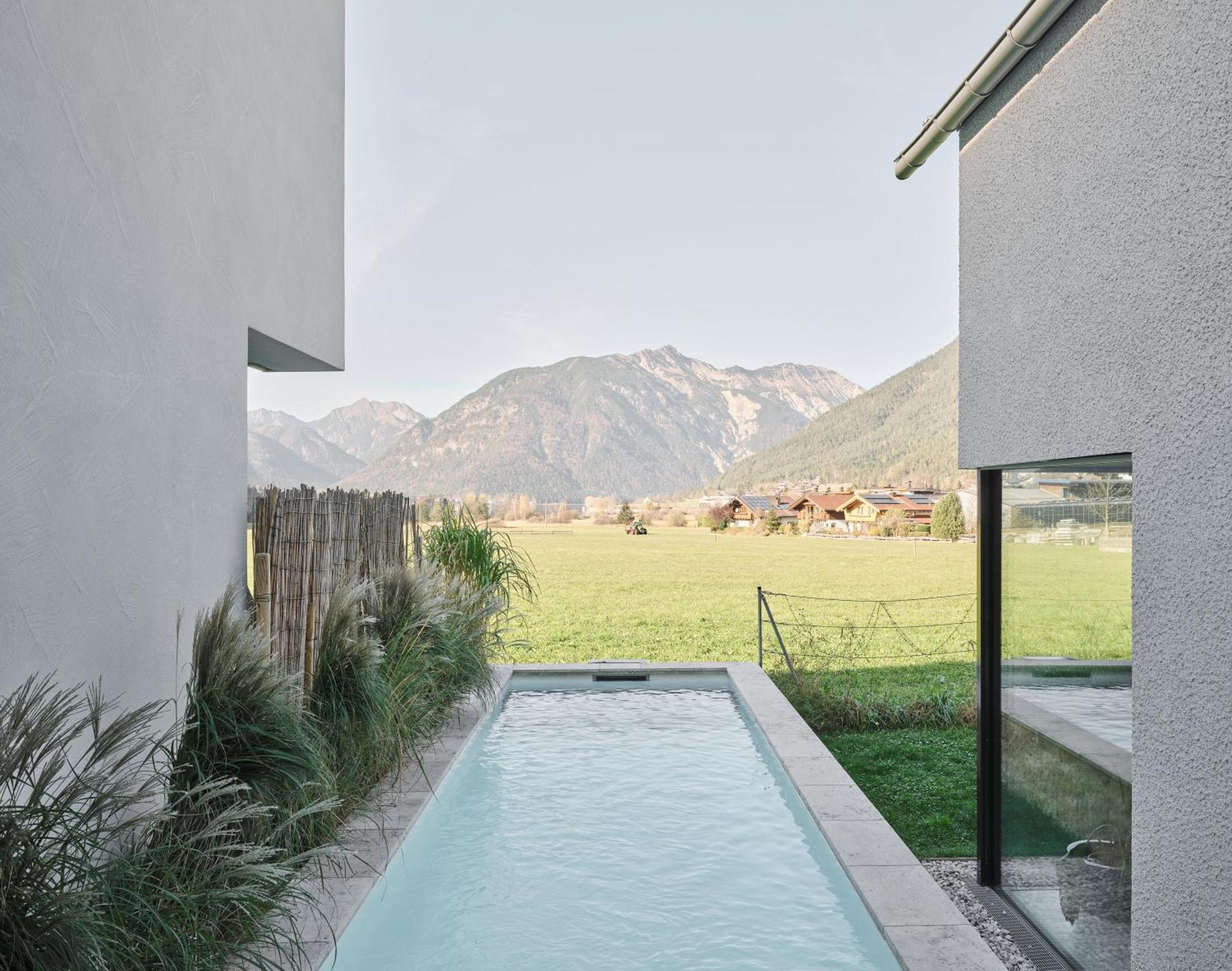 Urban Mountain Chalet With Lake View マウラッハ エクステリア 写真